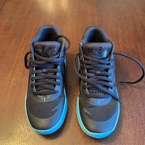 PUMA  MELO size 7Y
